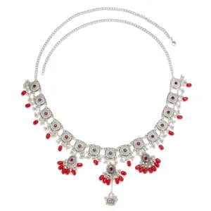 Böhmische Vintage Silber Taillenkette mit roten Perlen, filigranes Design und Quasten.