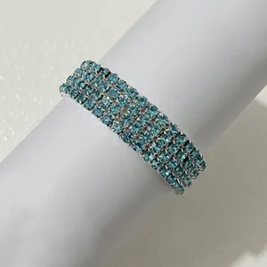 Atemberaubendes mehrreihiges blaues Strass Elastikarmband, funkelnder Modeschmuck.