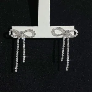 Silberne Strass Schleife Quaste Ohrringe elegantes glänzendes Design für Party.