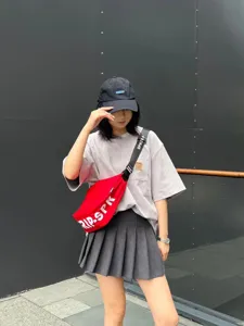 Canvas crossbody bag for men and women, casual crescent dumpling bag for travel and daily wear.