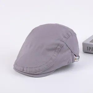 Classic grey flat cap for men, casual cotton ivy hat, stylish British retro beret.