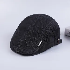 Black cotton duckbill flat cap for men, British retro painter hat and casual fashion beret.