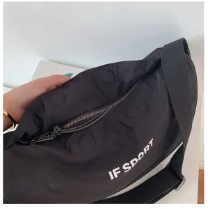 Borsa a tracolla a mezzaluna in nylon impermeabile da donna, borsa sportiva casual e pratica.