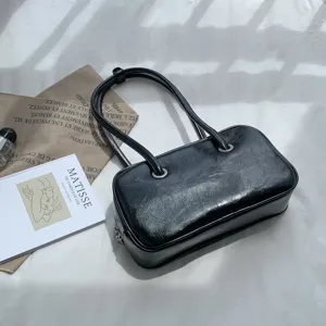Vintage oil-wax texture black underarm shoulder bag, chic retro Boston handbag for women.