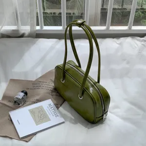 Detailed view of the retro oil-wax green shoulder bag, showcasing dual straps and neat zipper.
