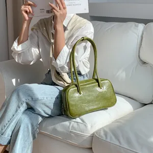 Retro oil-wax texture shoulder bag, chic underarm Boston pillow bag detailed display.