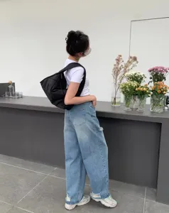 Casual quilted puffer underarm bag, large capacity pleated shoulder bag for daily commuting style.