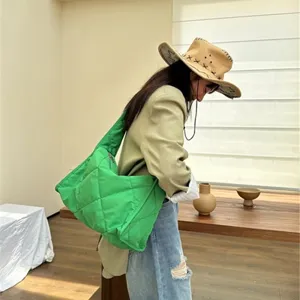 Green quilted tote bag for women, large capacity shoulder bag, casual lightweight handbag.