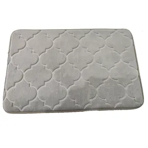 Grey memory foam bath mat detail view, soft plush surface with elegant quatrefoil pattern.