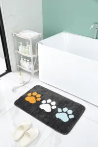 Bonita alfombrilla de baño con huellas, suave absorbente antideslizante para la entrada.