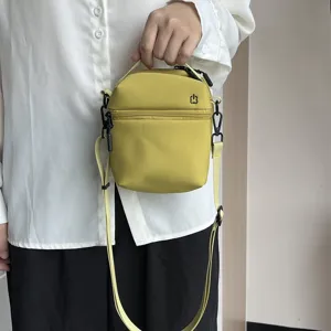 Spring and summer new small crossbody bag compact lightweight handheld zippered phone bag stylish.