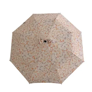Parapluie pliante automatique à motif floral, protection UV et parasol imperméable compact.