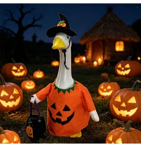 Halloween gans standbeeld met heksenhoed en pompoen kostuum, perfect voor gazon tuindecoratie.