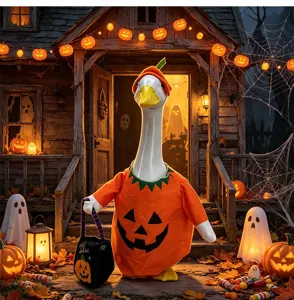 Halloween gans standbeeld met pompoen kostuum en tas voor buiten gazon tuin decoratie detail