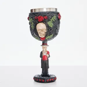 Calice gotico con teschio, rivestimento in acciaio inossidabile e tazza in resina per decorazioni.