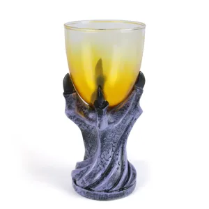 Vue detaillee verre a vin griffe de dragon enresine calice gothique fete halloween tasse nouveaute