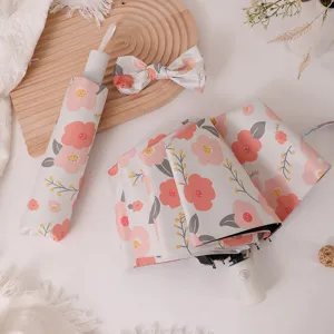 Ombrello pieghevole floreale con protezione UV, ombrello e parasole portatile dal design fresco.