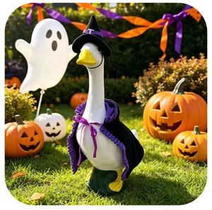Halloween schwarzes violettes Hexen Gans Kostüm Detail für Outdoor Veranda Rasen.