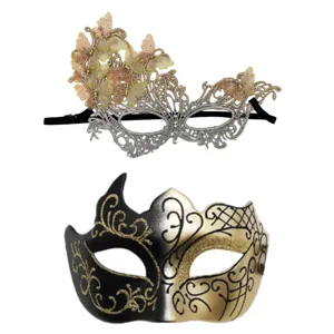 Set di maschere in maschera, maschera farfalla in pizzo e maschera nera e oro.