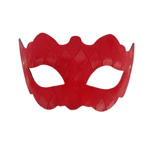 Mascarada de PVC rojo con patron de rombos para fiesta de Halloween y accesorios de cosplay.