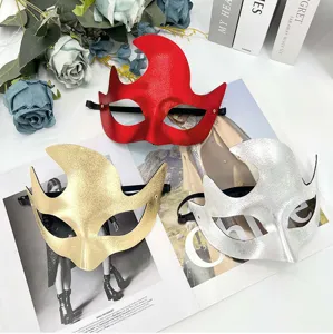 Maschera mezza faccia con corna curve in PVC per festa di Halloween carnevale e travestimento.