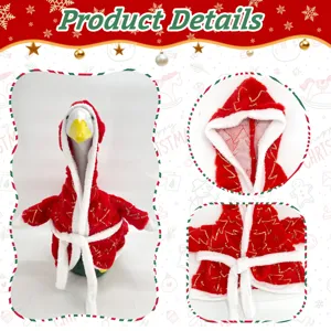 Kerst stoep gans outfit rode badjas met capuchon en witte pluche afwerking feestdag decor