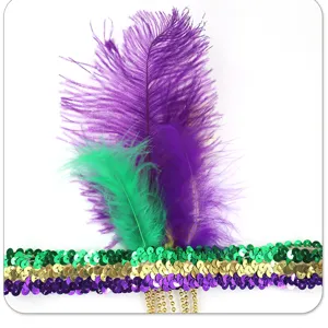 Detailansicht des Karnevals-Stirnbands mit lila und grünen Federn und Pailletten