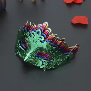Maschera di carnevale elettroplaccata colorata a mezzo viso per festa di halloween.