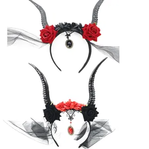 Cerchietto gotico di Halloween con corna da diavolo, rose, rete nera e ciondolo con gemma.