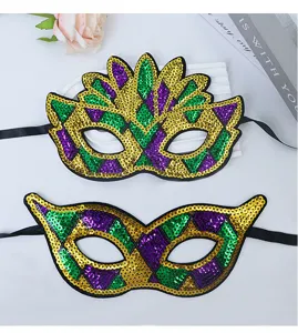 Gedetailleerd shot van kleurrijke pailletten maskerbalmaskers voor Mardi Gras feest en verkleedpartij.
