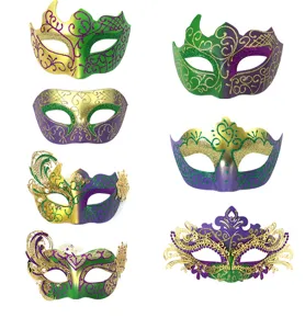 Mardi Gras feest halfgelaat masker details, groen paars goud glitter carnaval rekwisieten.