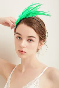 Diadema de plumas verde brillante, ideal para carnaval brasileño, fiestas y peinados.
