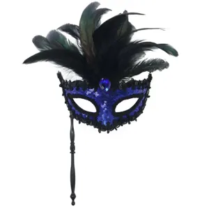 Maschera di carnevale con paillettes blu e piume nere con bastone per feste e ballo.