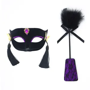 Set maschera gatto in velluto nero e piumino, ideale per feste, cosplay e eventi in costume.