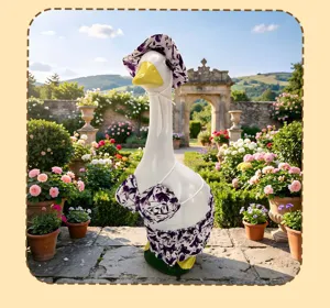 Gedetailleerd overzicht van een 23-inch veranda gans bikini en hoed outfit met paarse bloemen.