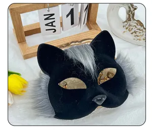 Schwarze Plüsch Katze Fuchs Maske mit grauem Kunstfell und goldenen Augen für Party.