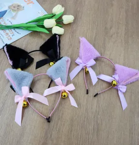 Cerchietto con orecchie di gatto in peluche carino con campanello e fiocco per feste cosplay.