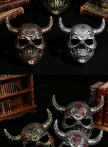 Gedetailleerd overzicht van horror schedel demon hoorn maskers in vintagestijl voor feest.