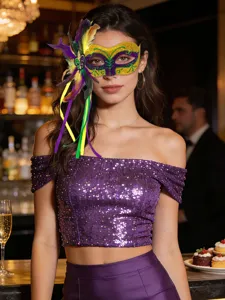 Atemberaubende Karnevalsmaske mit lila, goldenen und grünen Federn für Damen und Partys.