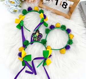 Mardi Gras Festival Pompon Haarreif mit bunten gruenen gelben lila Baellen und Schleifen.