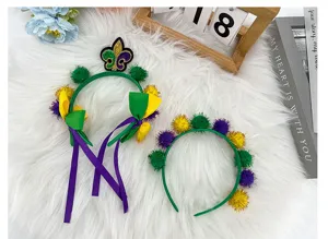 Buntes Karneval Haargriff mit Pompons und Bändern für Festival Party Dekoration.
