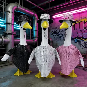 23 Zoll Veranda Gans Pailletten Kleidung und Hut Set Rasen Statue Dekoration für Garten Hof.