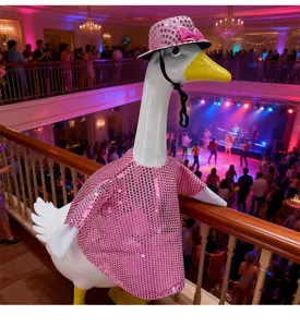 23-Zoll Veranda Gans rosafarbenes Pailletten Outfit und Hut Set Rasenstatue Deko Kostüm
