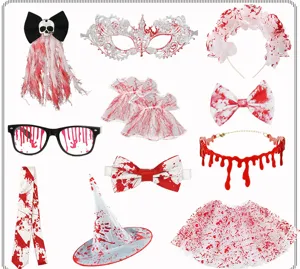 Détails de l'ensemble d'accessoires de costume sanglant d'Halloween avec masques et accessoires.