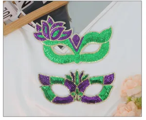 Groen paarse pailletten masker feest rekwisiet detailweergave, stijlvolle feestkleding.