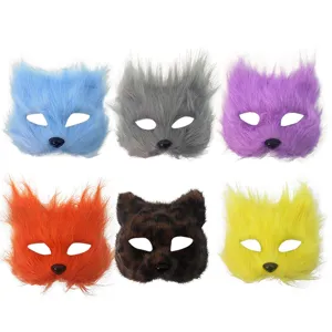 Ensemble de masques de chat et renard pelucheux pour costume de fête Halloween style.