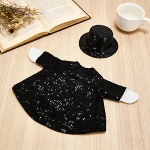 Schwarzes Pailletten Outfit und Minihut Set für 23 Zoll Rasengans Statue Deko flachgelegt
