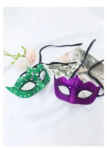 Exquisites venezianisches Maskenball-Set mit glitzerndem Puder und funkelnden Strasssteinen.