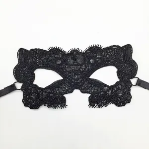 Exquisite schwarze Spitzen-Augenmaske, perfektes detailreiches Blumenmuster für Party.