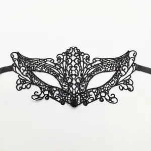 Schwarze Spitzen-Augenmaske sexy Maskerade Maske Detailansicht mit feinen Mustern und Satinbändern.